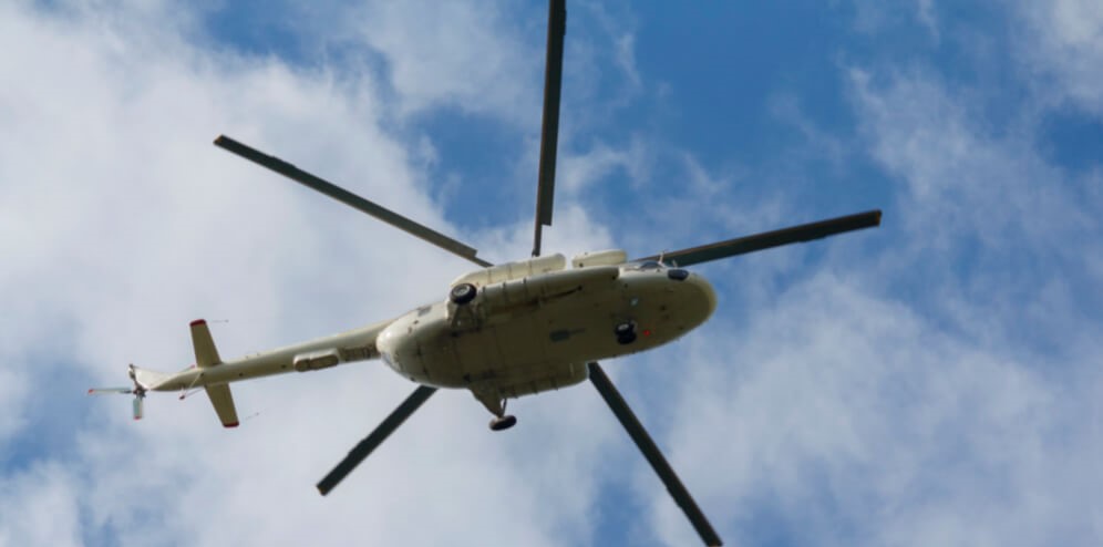 elicopter in zbor vazut de jos