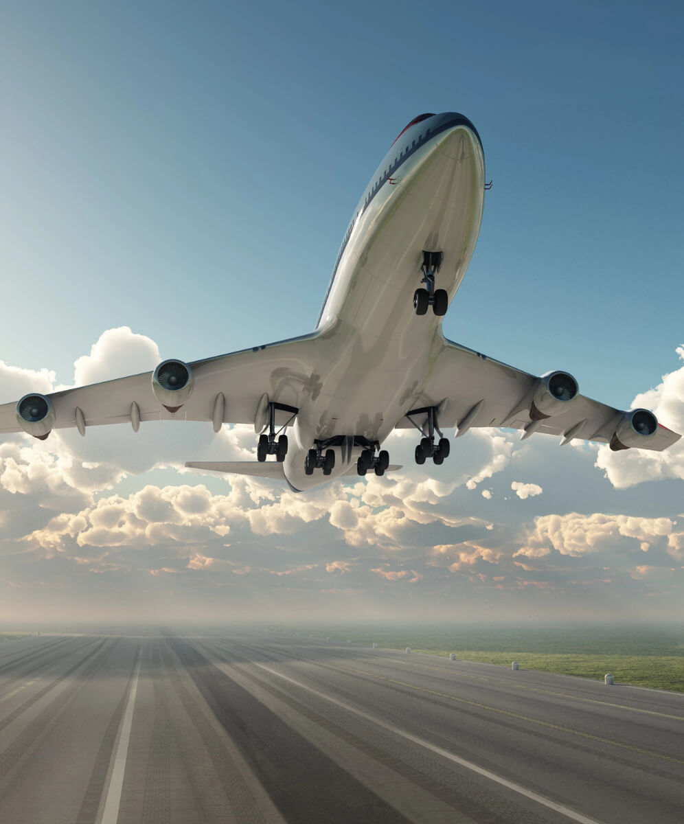 avion care decoleaza de pe pista