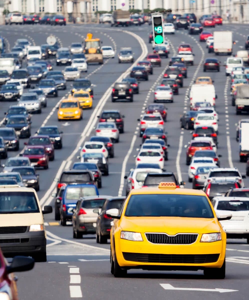 trafic pe strazi, multe masini, ambuteiaj